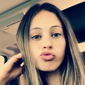 Meet your Posher, Chloe